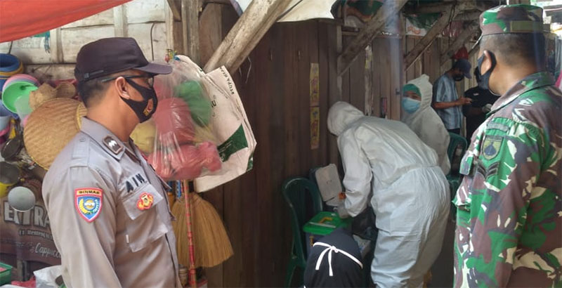 Antisipasi Kluster Pasar, Tim Gabungan Gelar Test PCR Swab Di Pasar Tradisional Medang