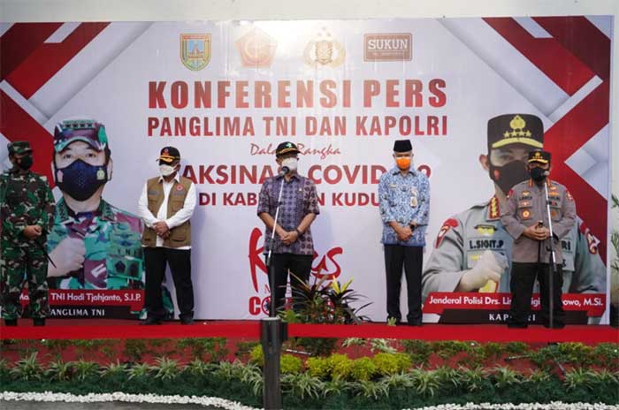Tinjau Vaksinasi di Kudus , Kapolri Minta Kuatkan Testing dan Tracing Pada Masyarakat Yang Telah Kontak Erat dengan OTG