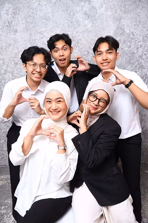 Lima anggota tim GENARI PKM-K Universitas Diponegoro